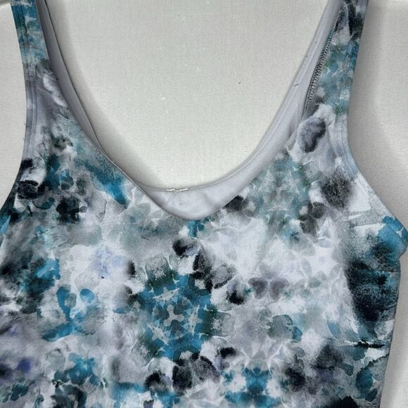 Lululemon V-Neck Kaleidofloral Blue Grey Align Cropped Tank Top. Size 2. - Picture 4 of 8